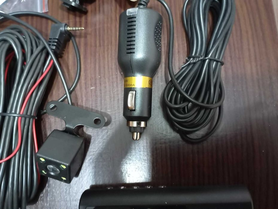 Cameră Auto Triplă FullHD – 3-în-1 Fata / Spate / Interior