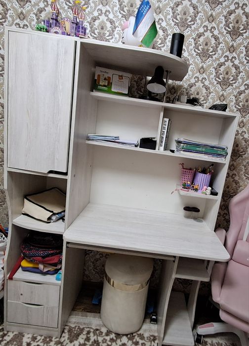 Продаётся компьютерный стол в хорошем состоянии