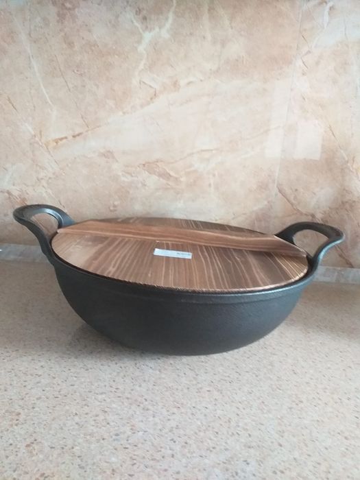 Срочно новый уступлю 6 литровый чугунный казан