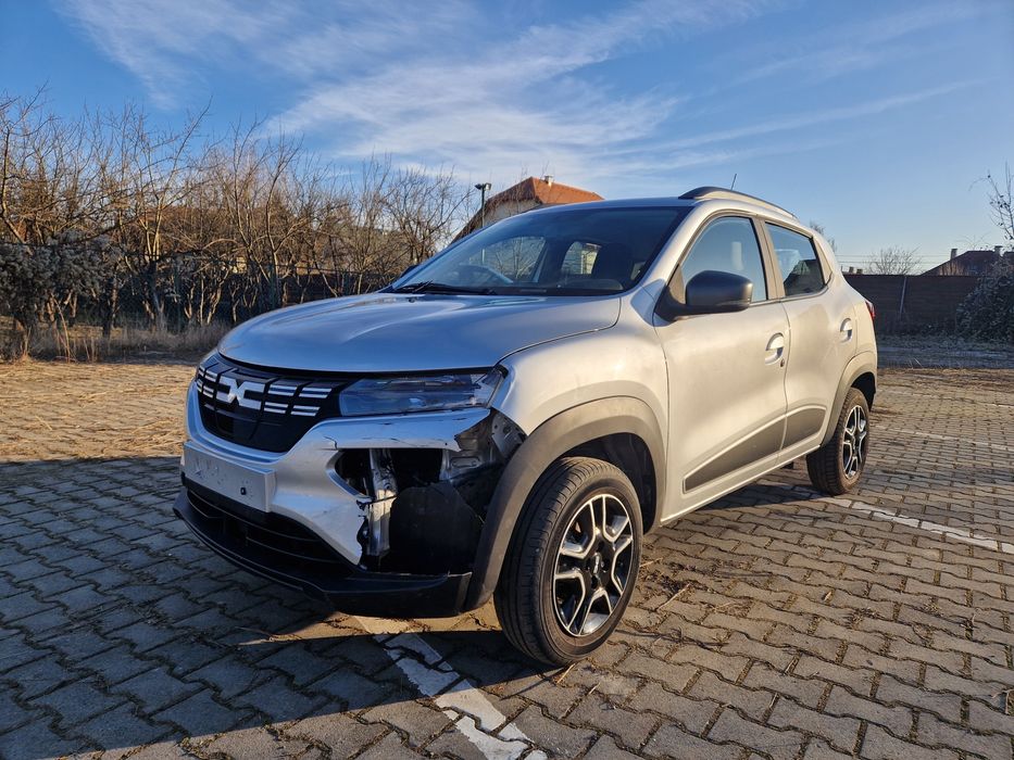 Dacia Spring avariat lovit