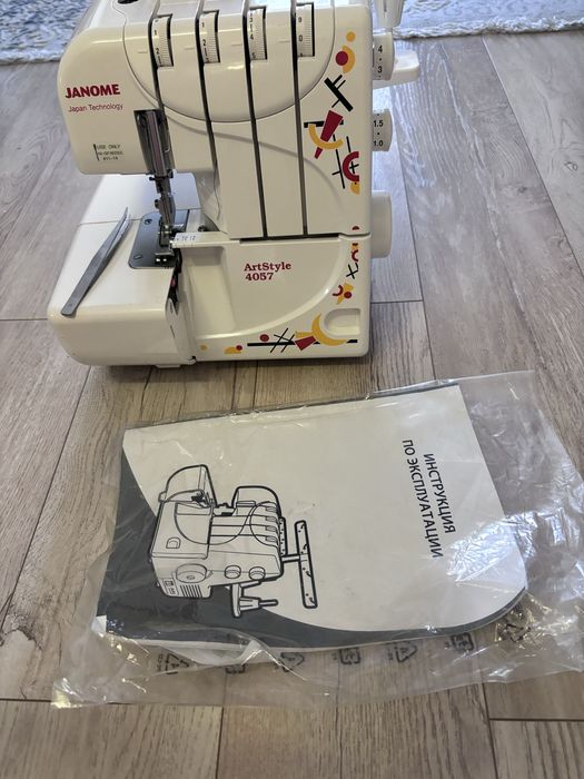 Продам оверлок  janome