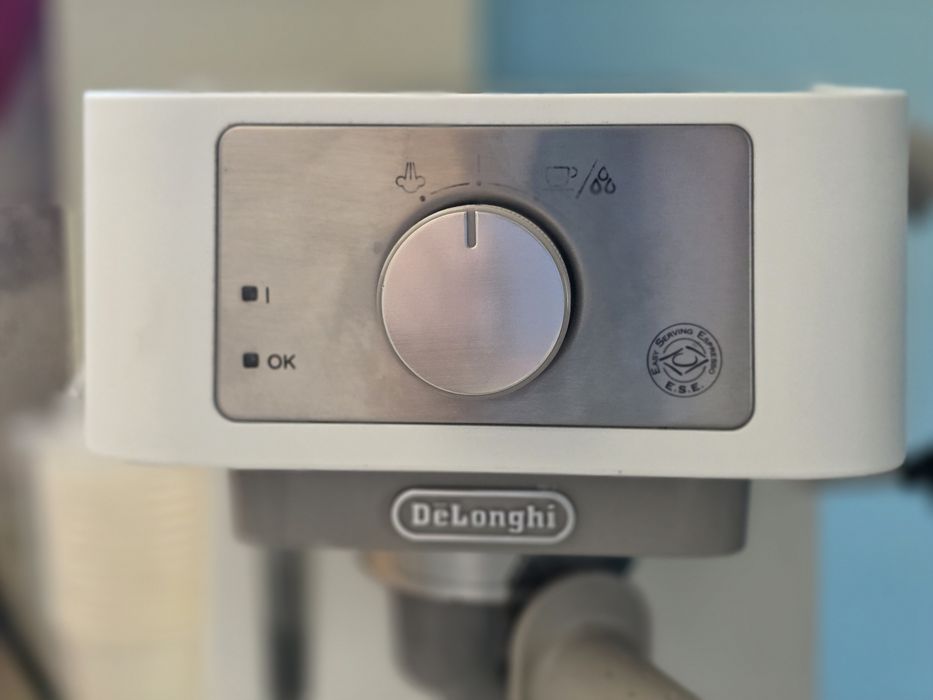 Еспресо машина De'Longhi Stilosa (EC260.W), бяла – отлично състояние