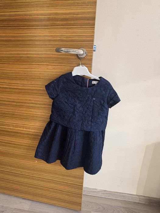 Рокли ,Tommy Hilfiger,Много  модерни.Цената е за всяка една от тях.