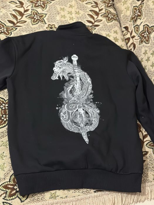 Продам черную новую кофту