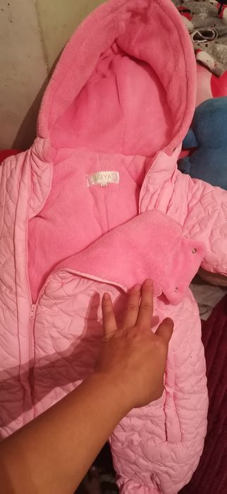 Продаются  детские комбинезоны на девочку