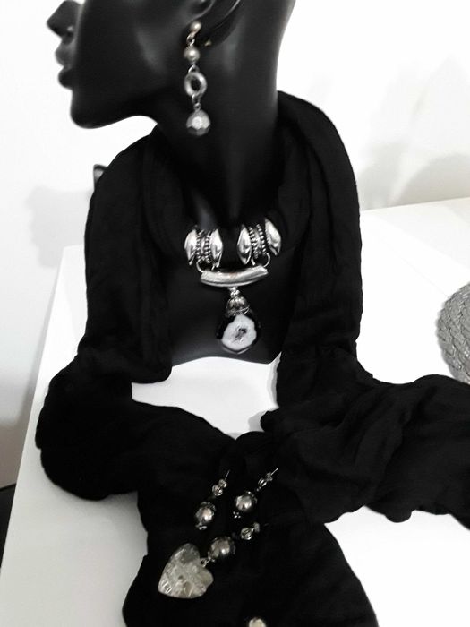 Eșarfă neagră unicat