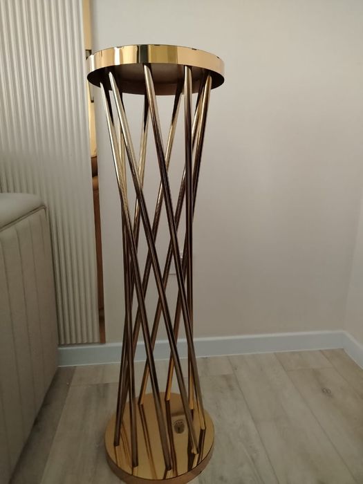 Золотистая подставка