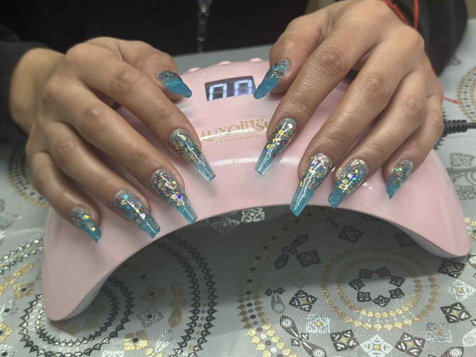 Unghii cu gel sectorul 2 la tine sau la mine