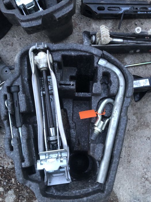 Крик, ключ, кука за автомобили