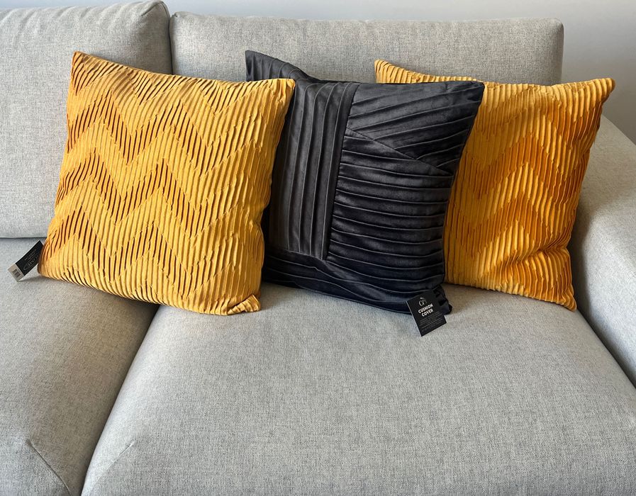 Нови кадифени калъфки за декоративни възглавници