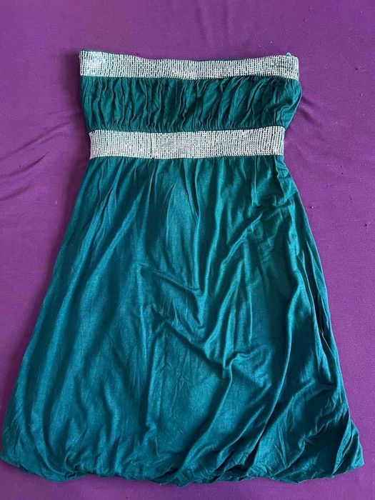 много дамски рокли обличани по 1 път