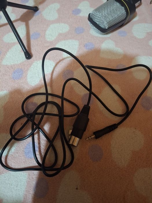 De vânzare microfon special pentru studio