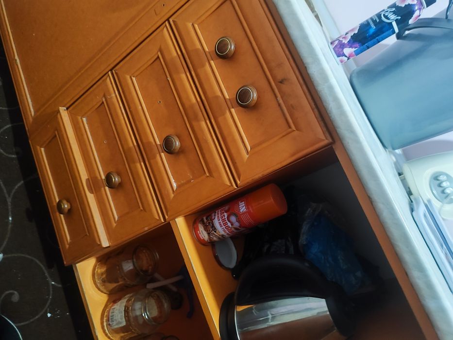 Kuxniy mebel sotladi