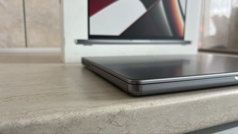 Macbook pro m1 pro 14 inchi