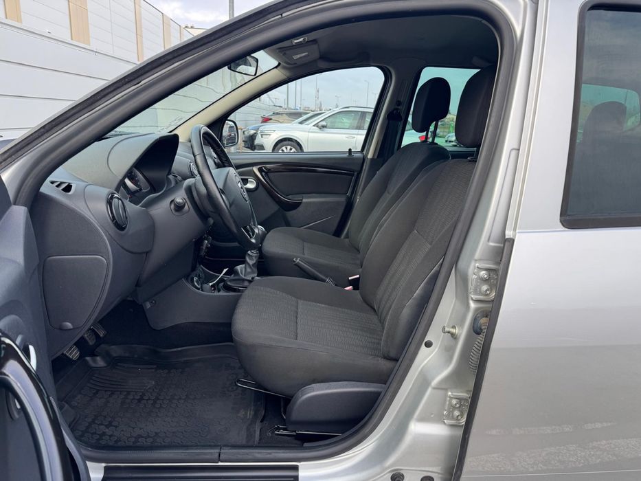 Dacia Duster 1.5 dci / 110 cp 4x4 An 2011 cu doar 34.000 km reali