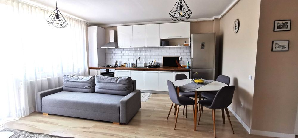 Apartament 3 camere Floresti, Terra