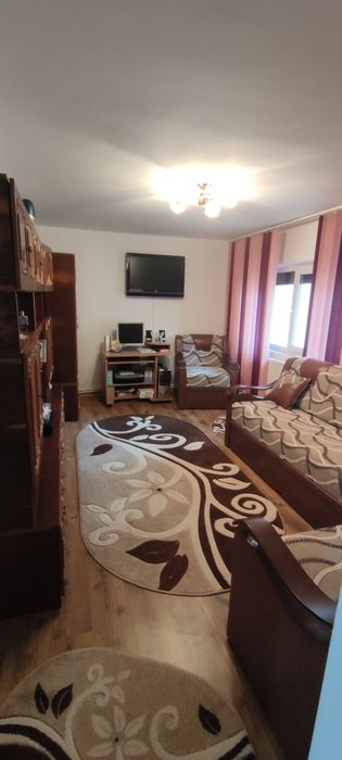 PROPRIETAR vând apartament 3 camere decomandat