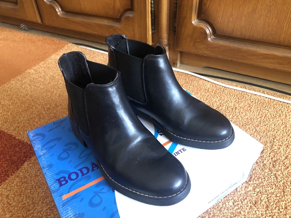 NOU Ghete negre din piele naturală, mărimea 38.