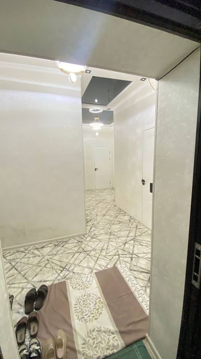 22-maktab oldida 3xonali yangi dom 5etaj 146v dom mahbut Tarobiy