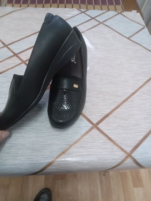 Продам женские туфли