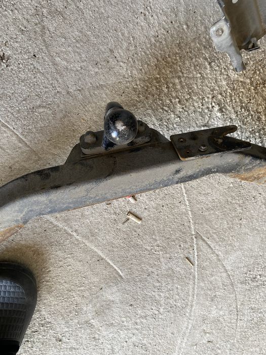 Фаркоп в отличном состаяний от лэнд крузер 200