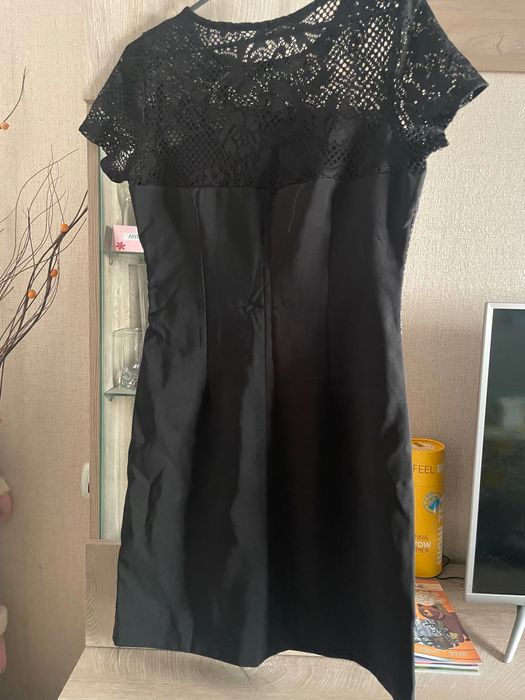 Дамска рокля с дантела