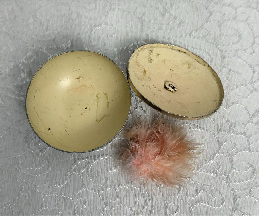 Пудренница с пушком