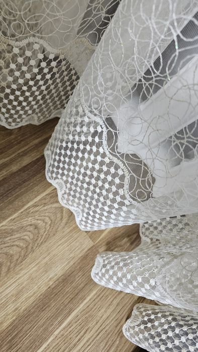 Продам тюль с вышивкой