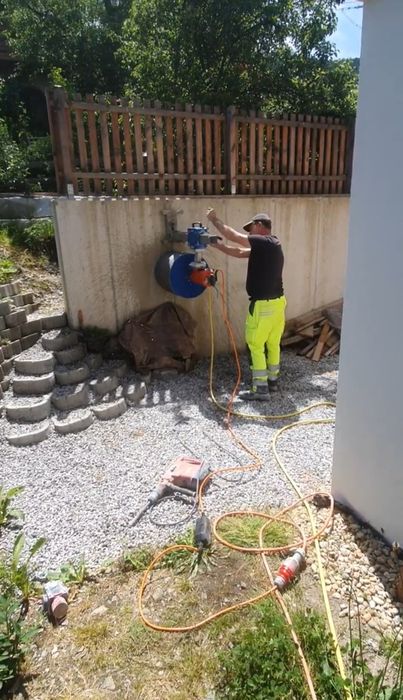 Servicii profesionale de carotare a betonului.