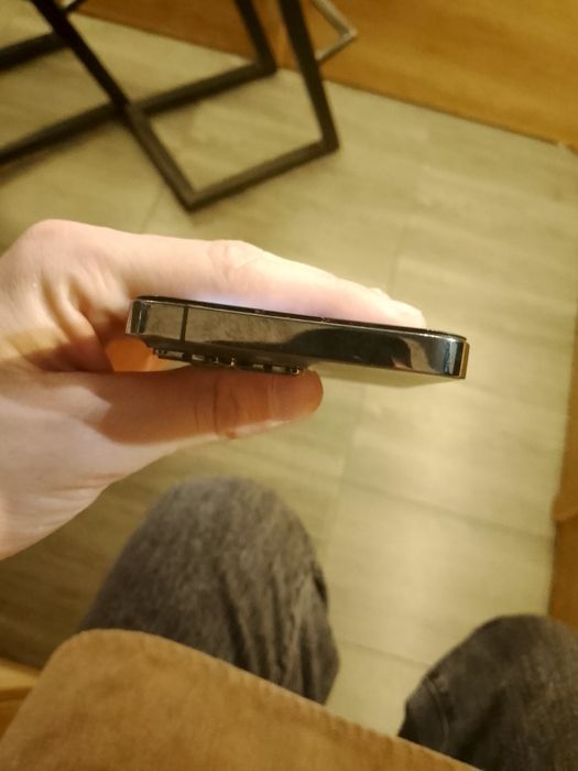 Продаю айфон13 про