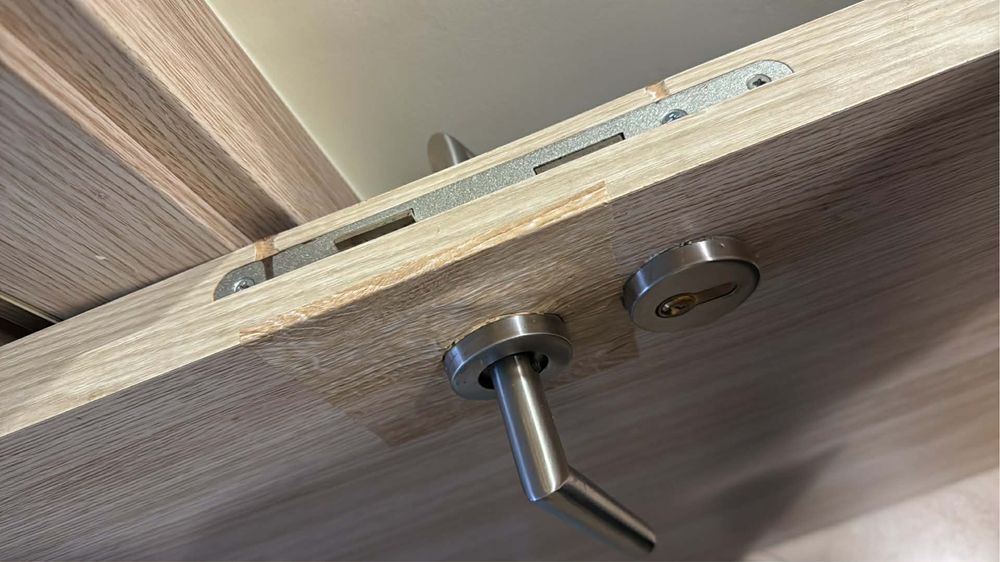 Входна врата  от апартамент 199 на 98 см