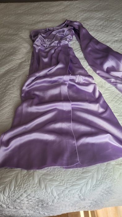 Rochie cu o maneca despicata