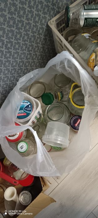 Банки разные отдам бесплатно