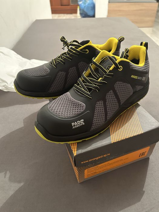 Продам новые кроссовки