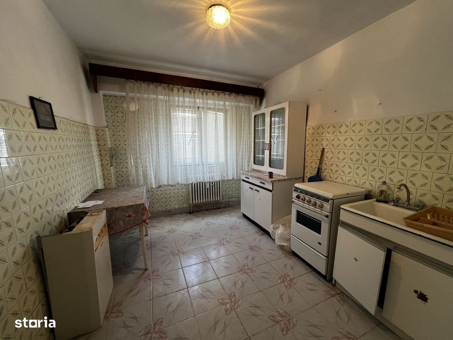 Apartament 3 camere-Etaj 3-Zona Pompieri