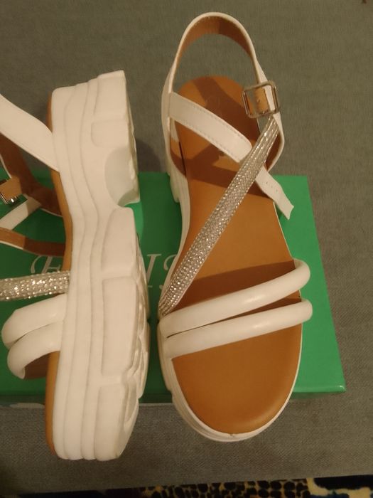 Sandale de purtat cu ocazie