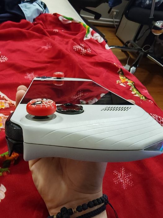 Vând consola Asus Rog Ally Z1 Extreme