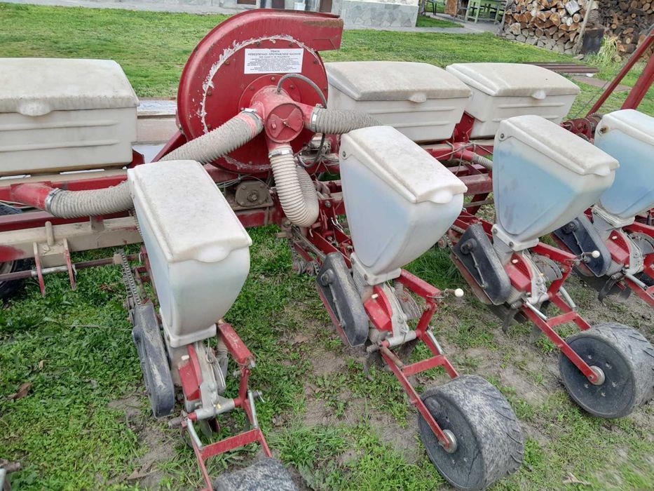 Сеялка за пролетни култури-слънчоглед и царевица