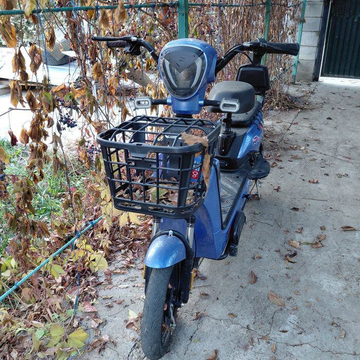 Продам скутер СК8 целый