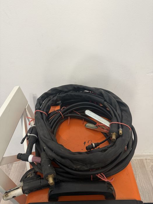 Сварочный инвертор  JASIC TIG 200 PAC/DC  продам срочно