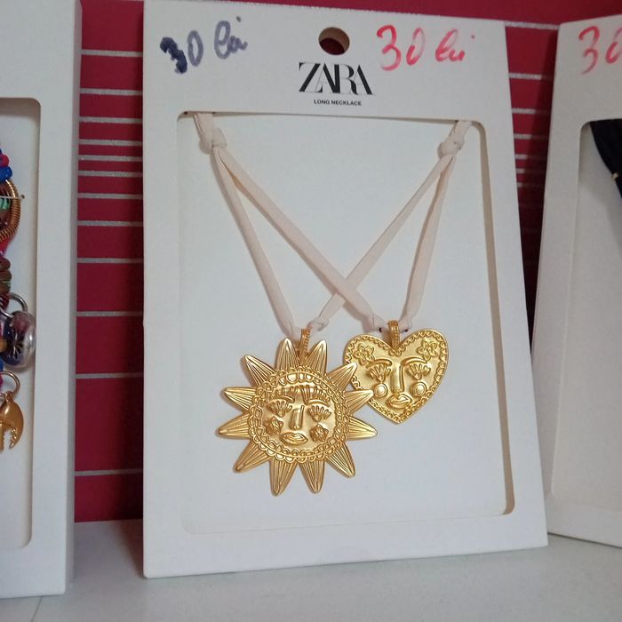 Gablonturi dama noi cu eticheta