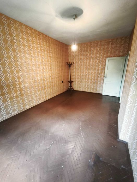 Продавам двустаен апартамент в гр. Перник кв. Изток