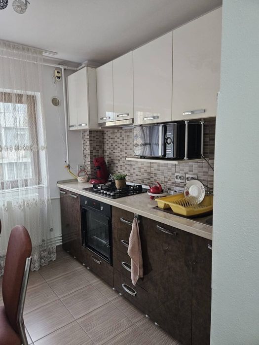 Apartament 3 camere bloc 6bis etaj 2