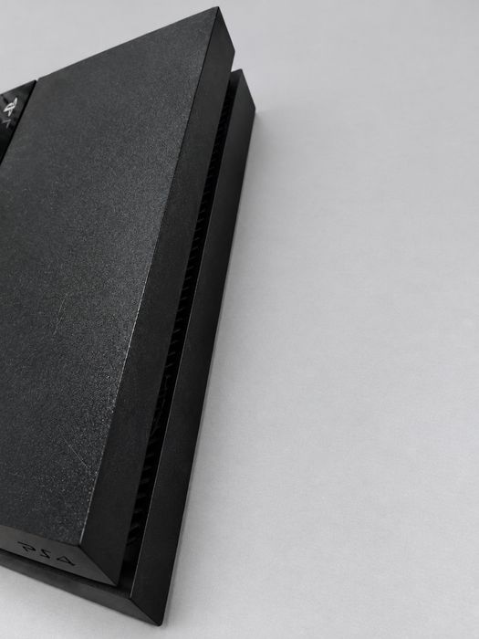 Продам PlayStation 4