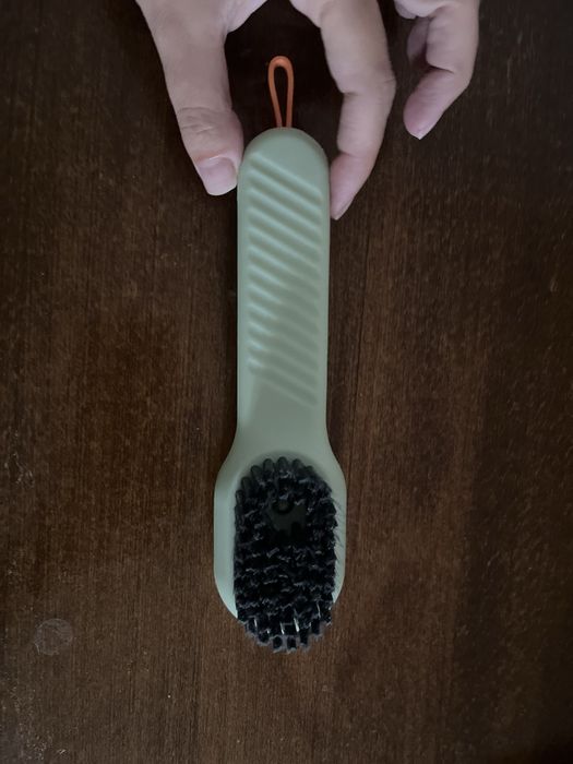 Четка с контейнер за препарат нова