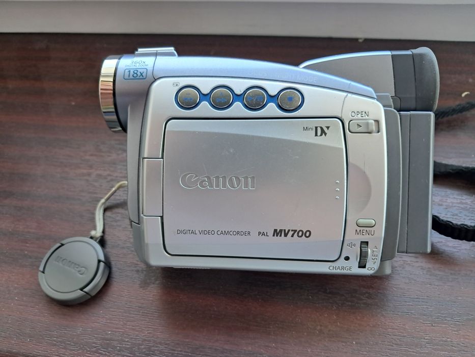 Camera video digitală Cannon MV700