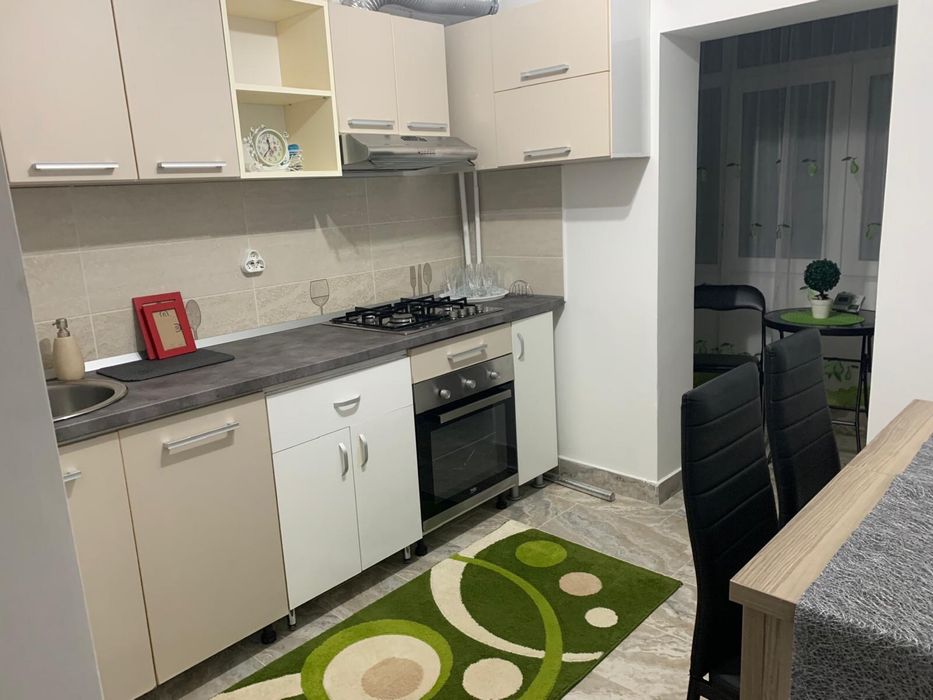 Închiriez apartament cu doua camere