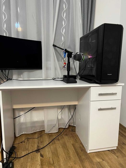 Mobila (birou, noptiere, pat) la set