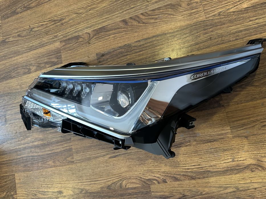 Передние фары Corolla 180 hybrid