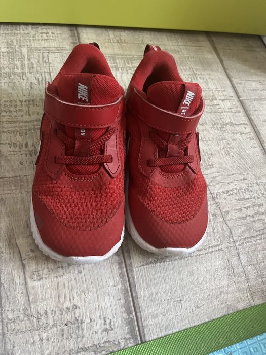Adidasi Nike
